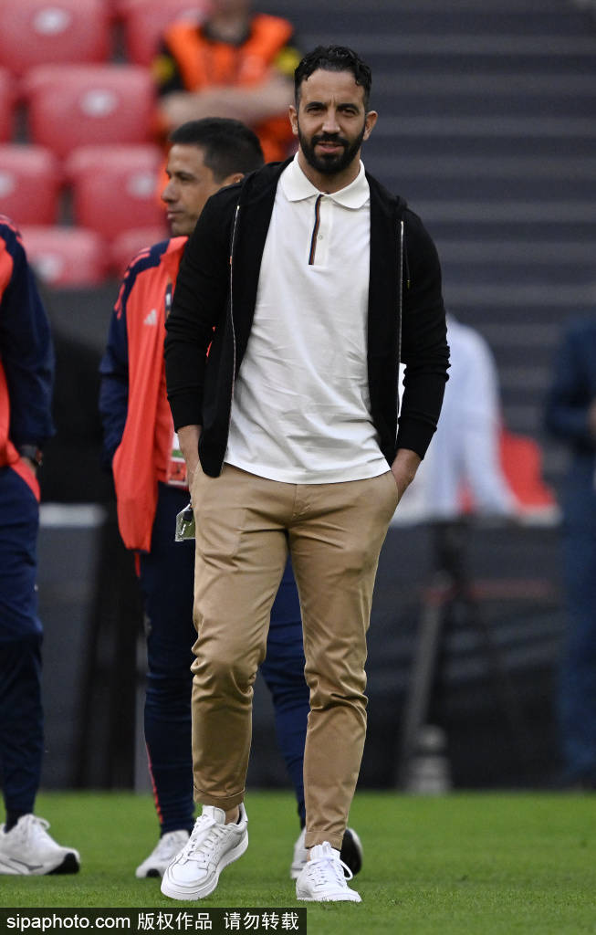 爆炸性回归！C罗重返曼联，滕哈赫的战术调整与更衣室秘密