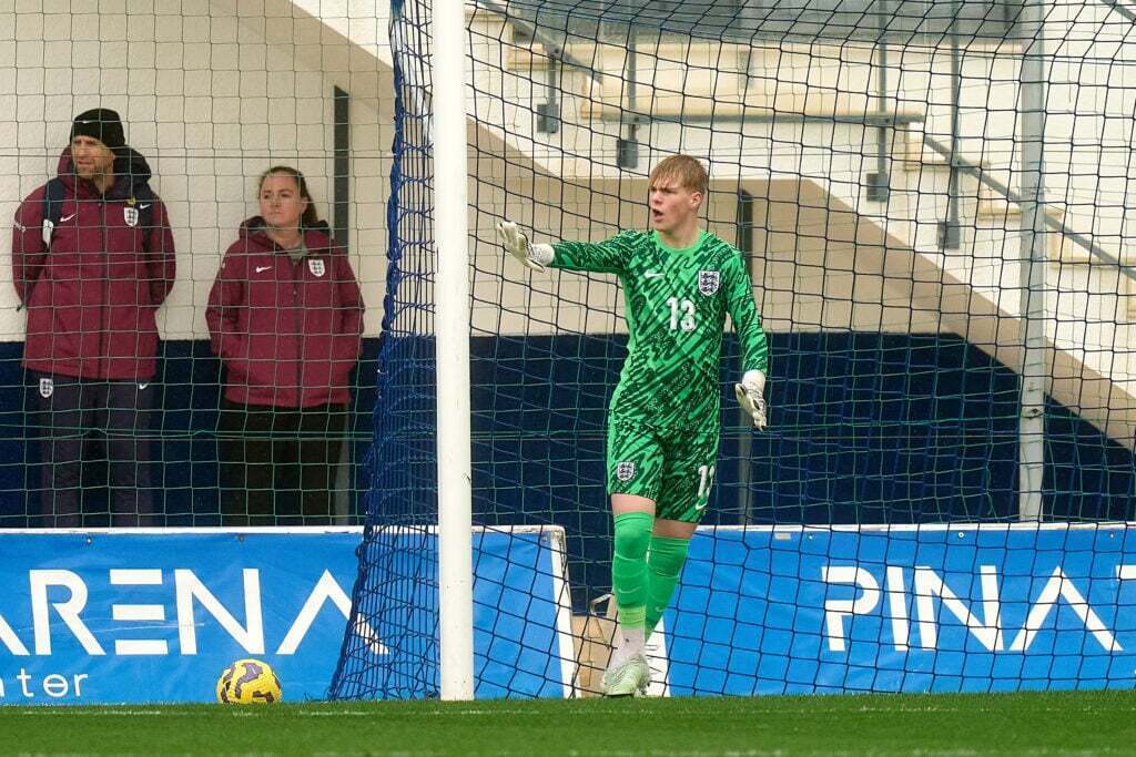 曼联正式完成免费签新门将转会！拉爵炮轰青训，球员家长大惑不解